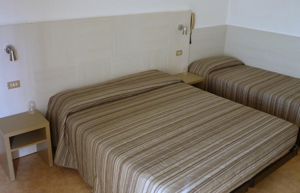Hotel Solemare Cesenatico Oda fotoğraf