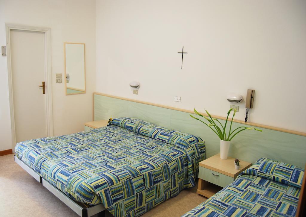 Hotel Solemare Cesenatico Oda fotoğraf
